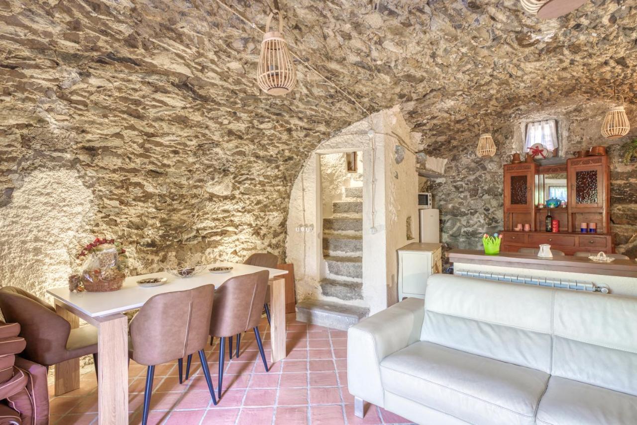 Maison Enchantée Capo di Ponte Esterno foto